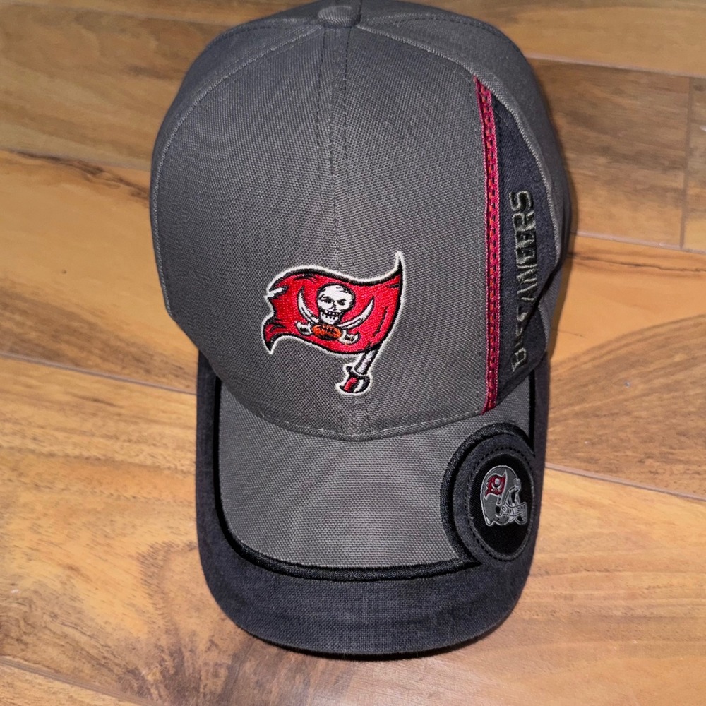 Tampa Bay Buccaneers Logo Athletic NFL Hat Mens Gray Red Adjustable Cap‎ vintage